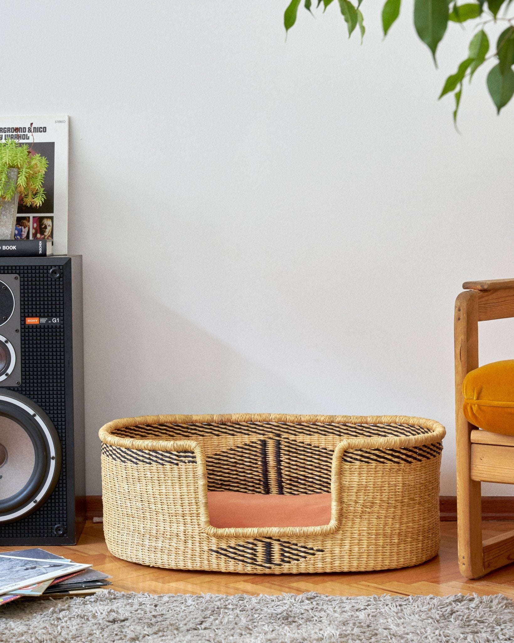 Bobo Hand - Woven Dog Bed - Zaarefolks