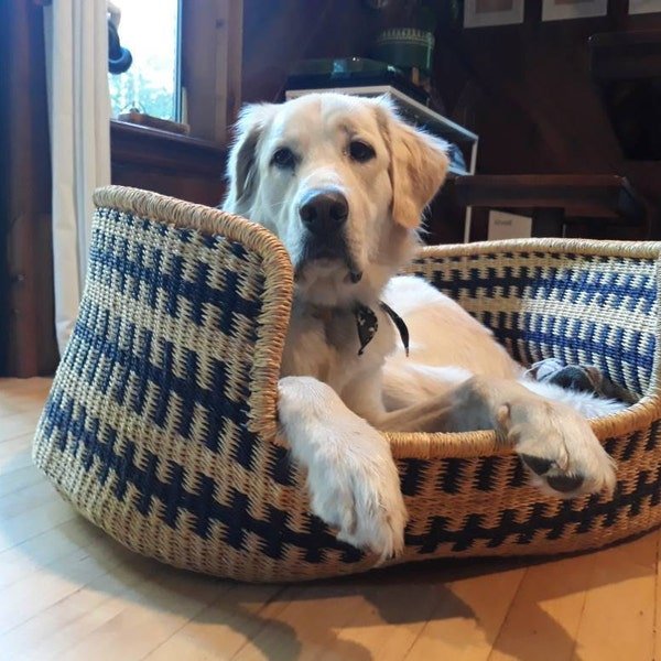 Bro Hand - Woven Dog Bed - Zaarefolks