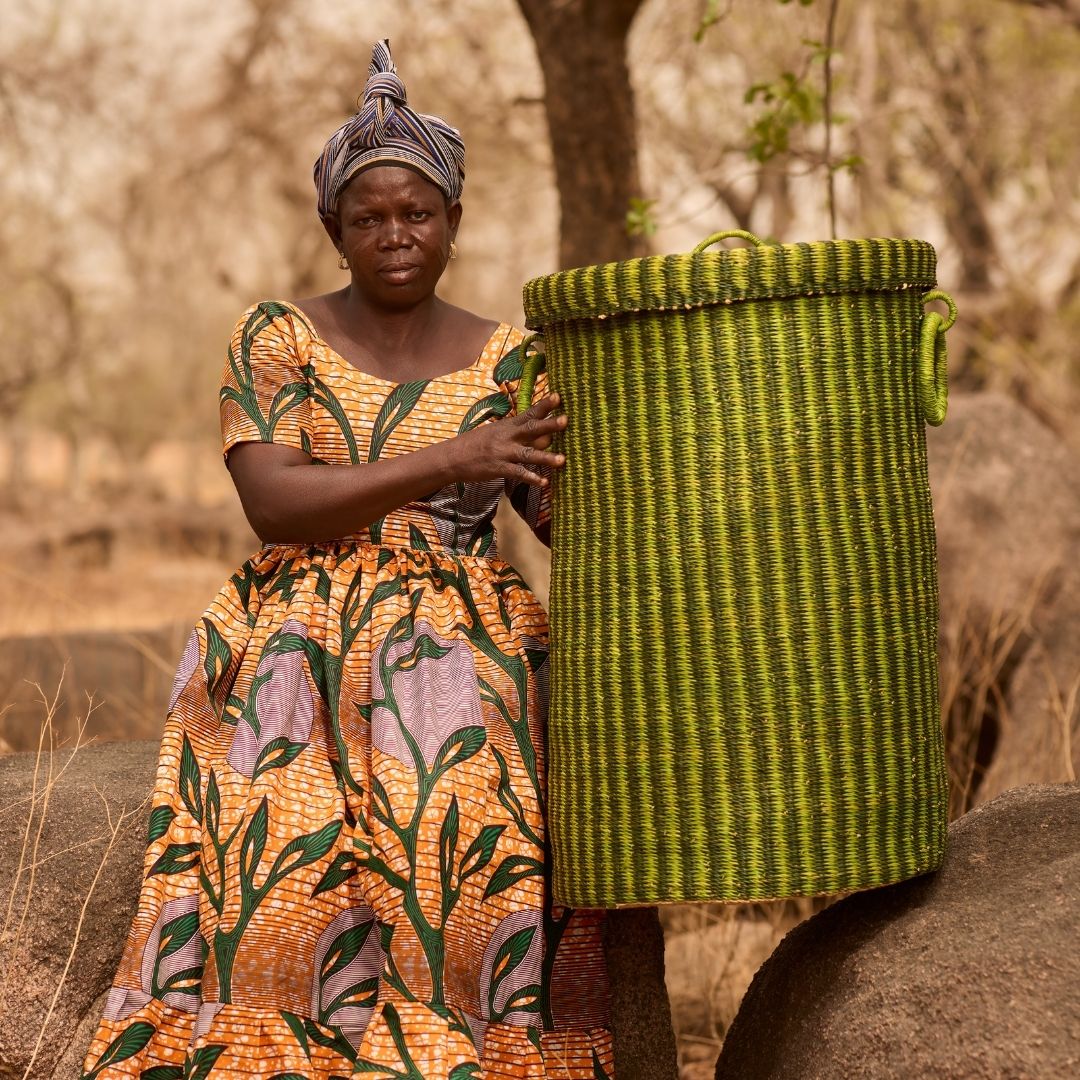 Clover Hand - Woven Lidded Laundry Basket - Zaarefolks