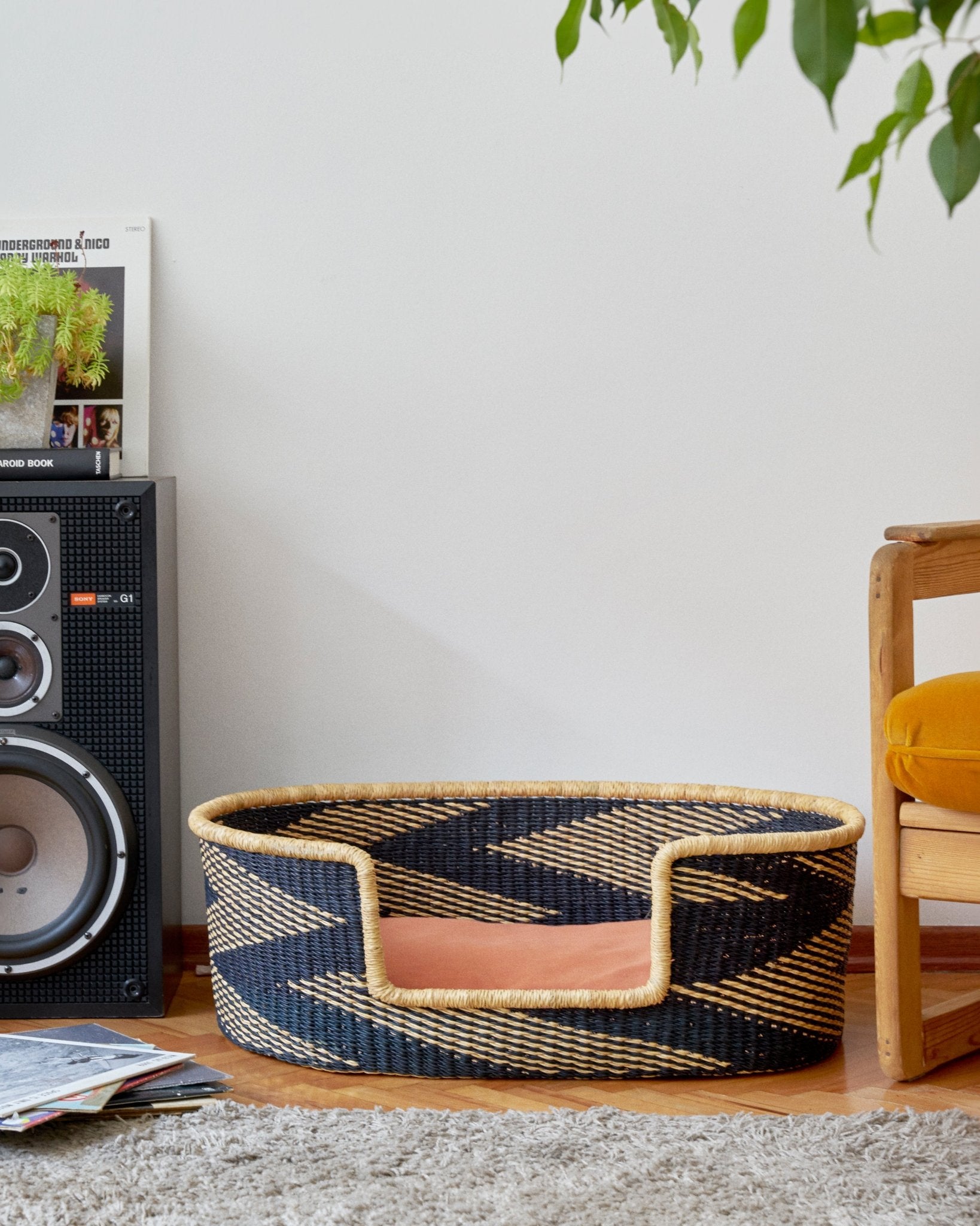 Mocha Hand - Woven Dog Bed - Zaarefolks