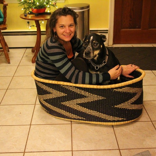 Mocha Hand - Woven Dog Bed - Zaarefolks