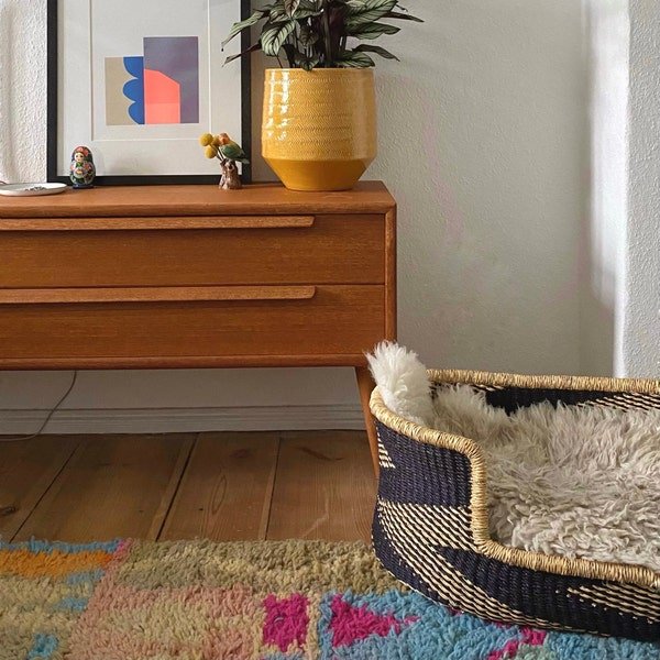Mocha Hand - Woven Dog Bed - Zaarefolks