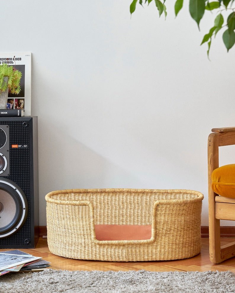 Natural Hand - Woven Dog Bed - Zaarefolks