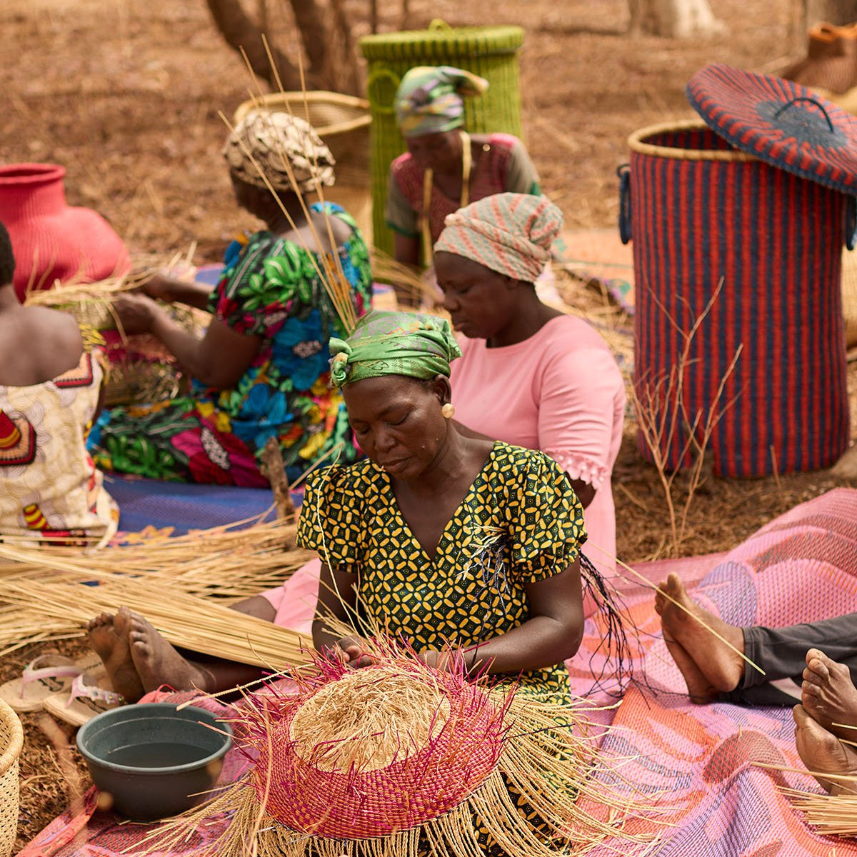 Wavra Hand - Woven Lidded Laundry Basket - Zaarefolks