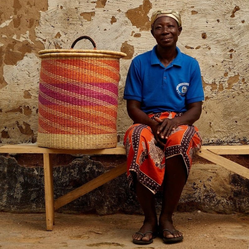 Magic Hand - Woven Lidded Laundry Basket - Zaarefolks
