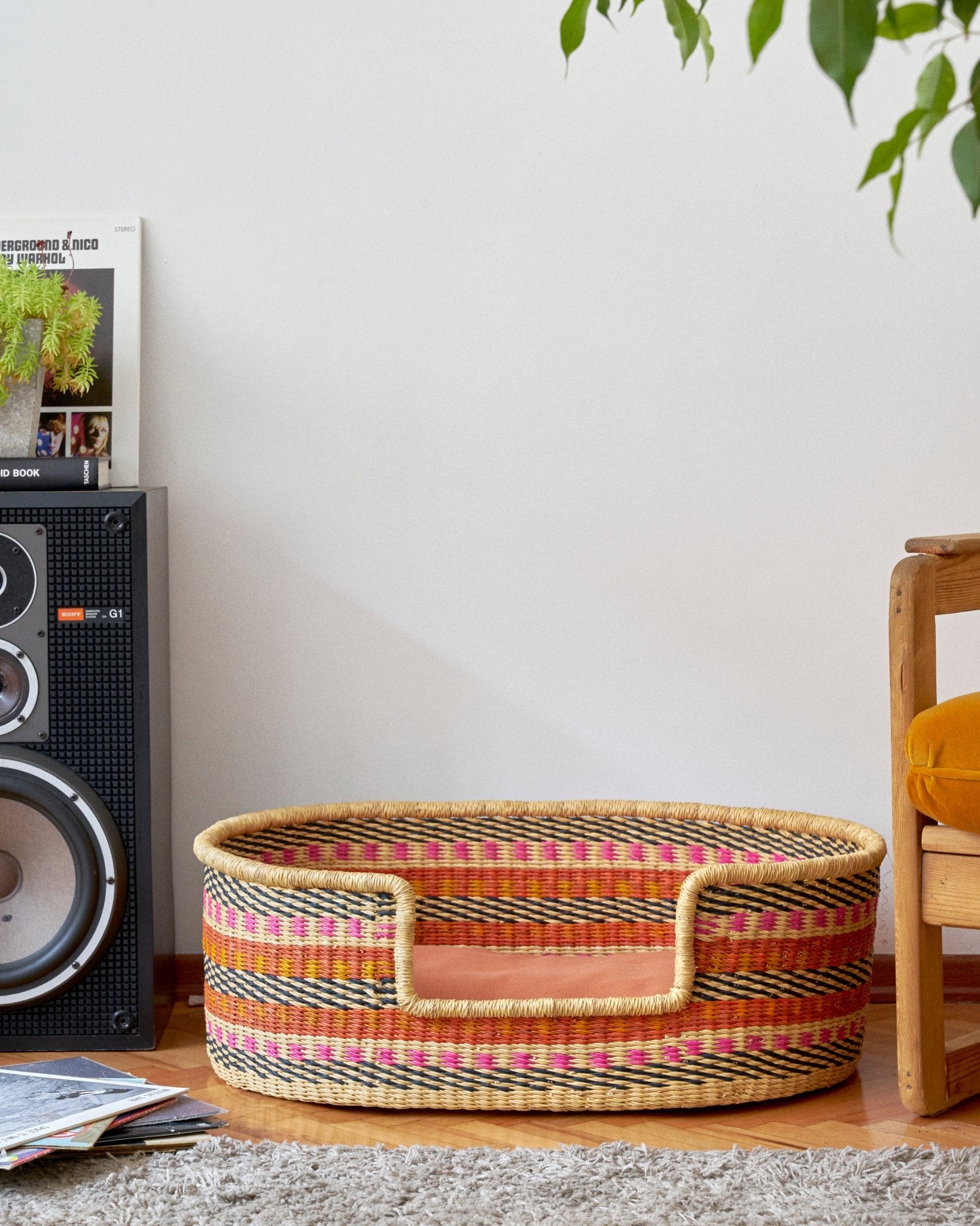 Star Hand - Woven Dog Bed - Zaarefolks